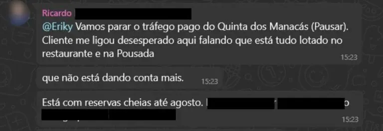 Mensagens no WhatsApp pedindo para pausar o tráfego pago da Quinta dos Manacás: tudo lotado no restaurante e na pousada, com reservas cheias até agosto.